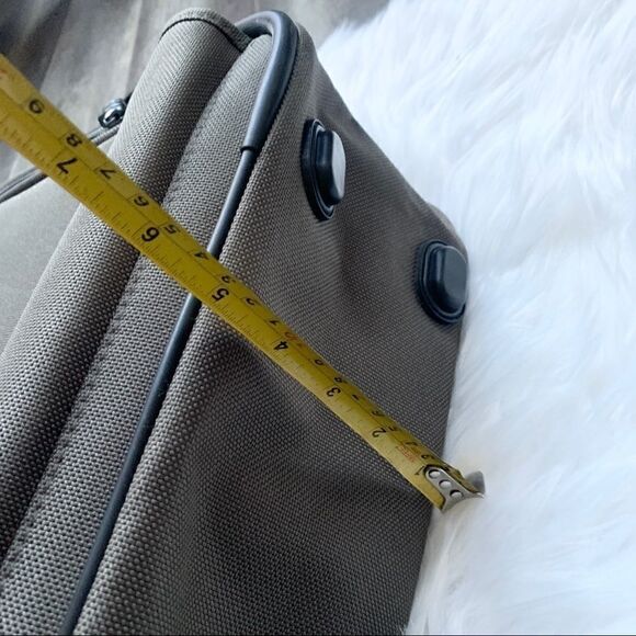 Eddie Bauer Men’s Travel Laptop Carryon Shoulder Bag Olive Green - Picture 10 of 12